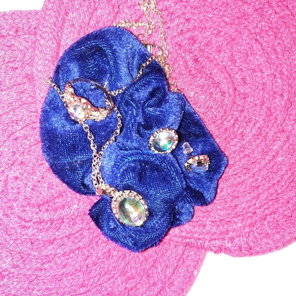 SIMULATED OPAL MOONSTONE STYLE JEWELRY SET ~ NECKLACE, EARRINGS, RING ๐ - Picture 15 of 16